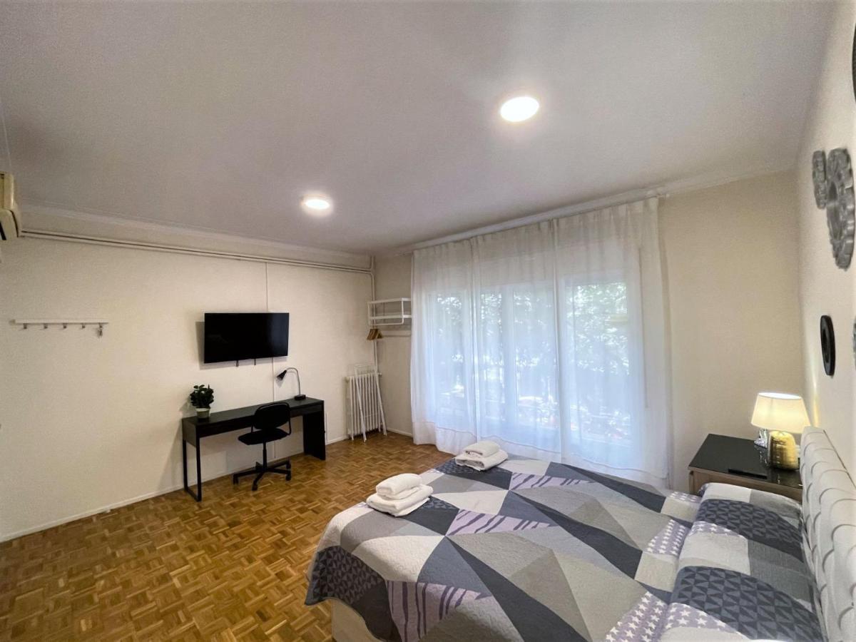 Villarroel Habitaciones Барселона Экстерьер фото