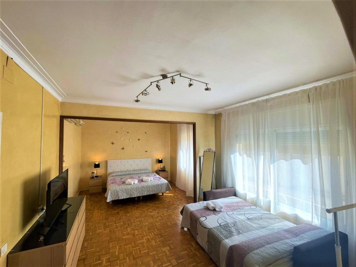 Villarroel Habitaciones Барселона Экстерьер фото