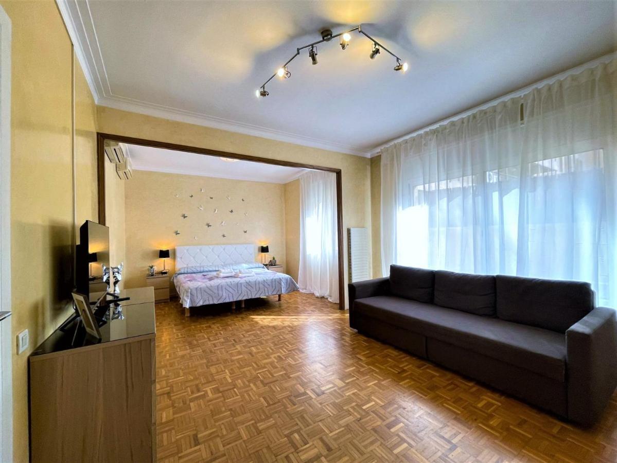 Villarroel Habitaciones Барселона Экстерьер фото